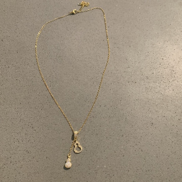 BRAND NEW Gorgeous Gold Necklace with Silver Pendants - Picture 3 of 4